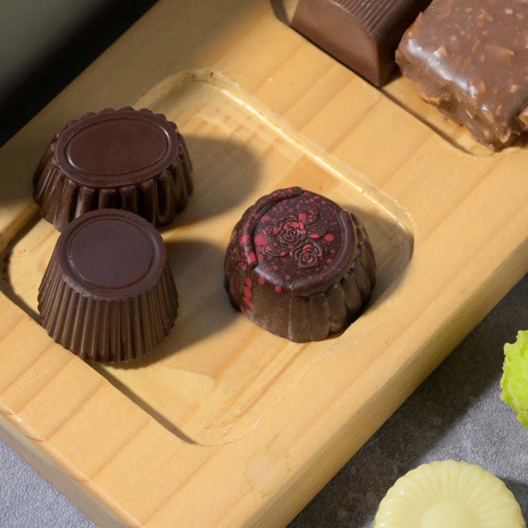 Mixed Chocolate Box (6 Pcs) - Image 2